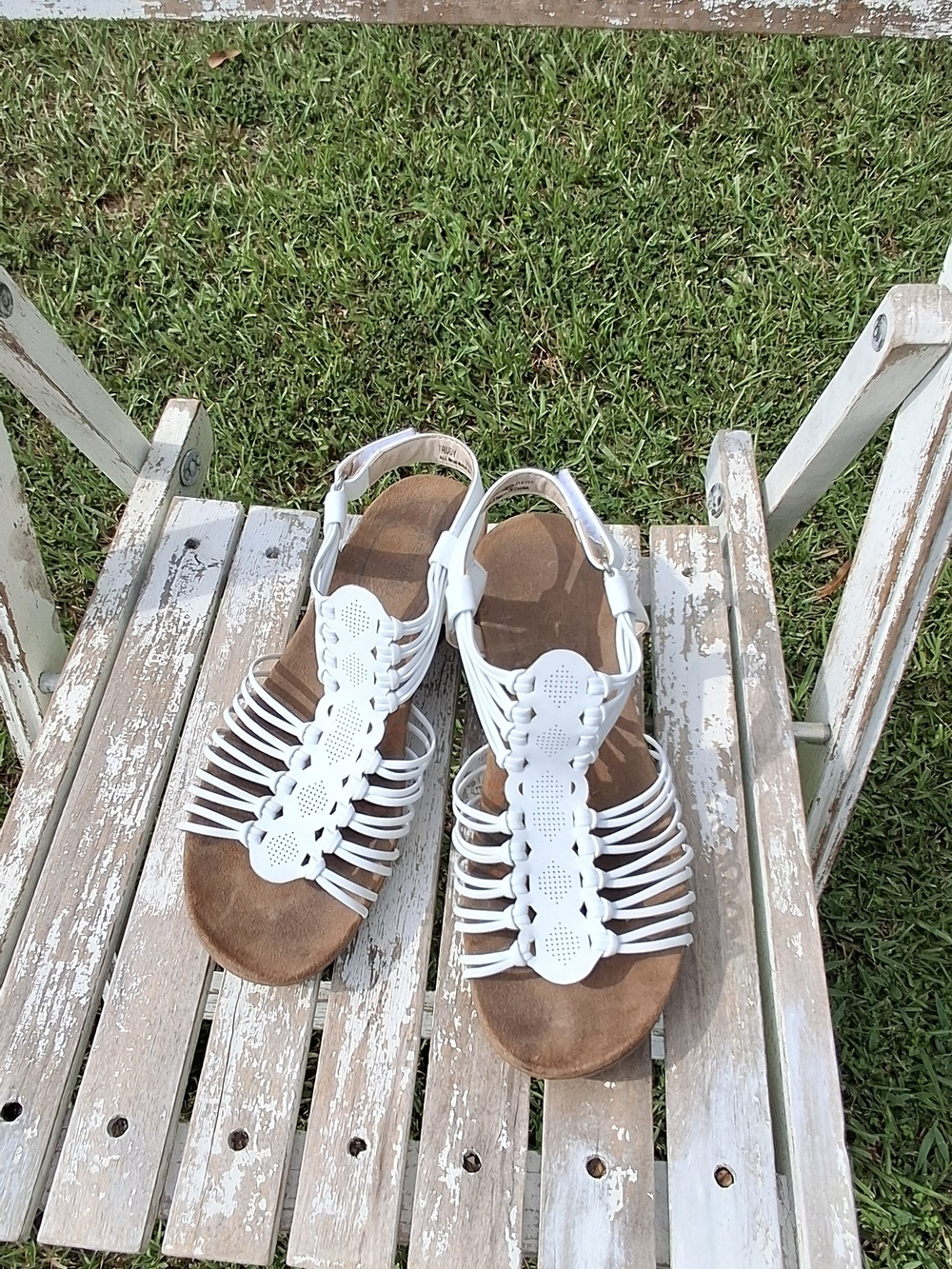 BareTraps White Women's Strappy Floral Gladiator Sandals